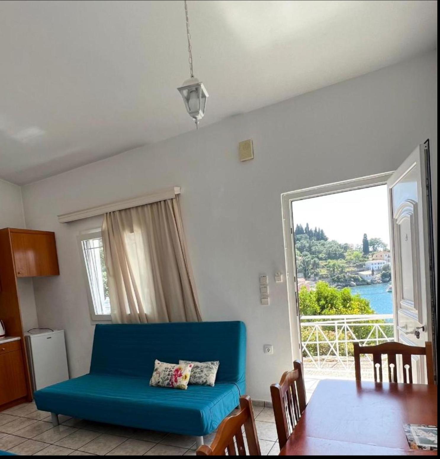 Aronis Spyros Panoramic Seaview Apartments Longos  Room photo