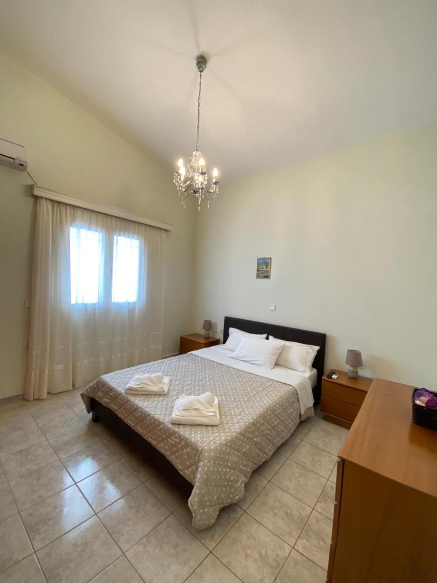 Aronis Spyros Panoramic Seaview Apartments Longos  Room photo