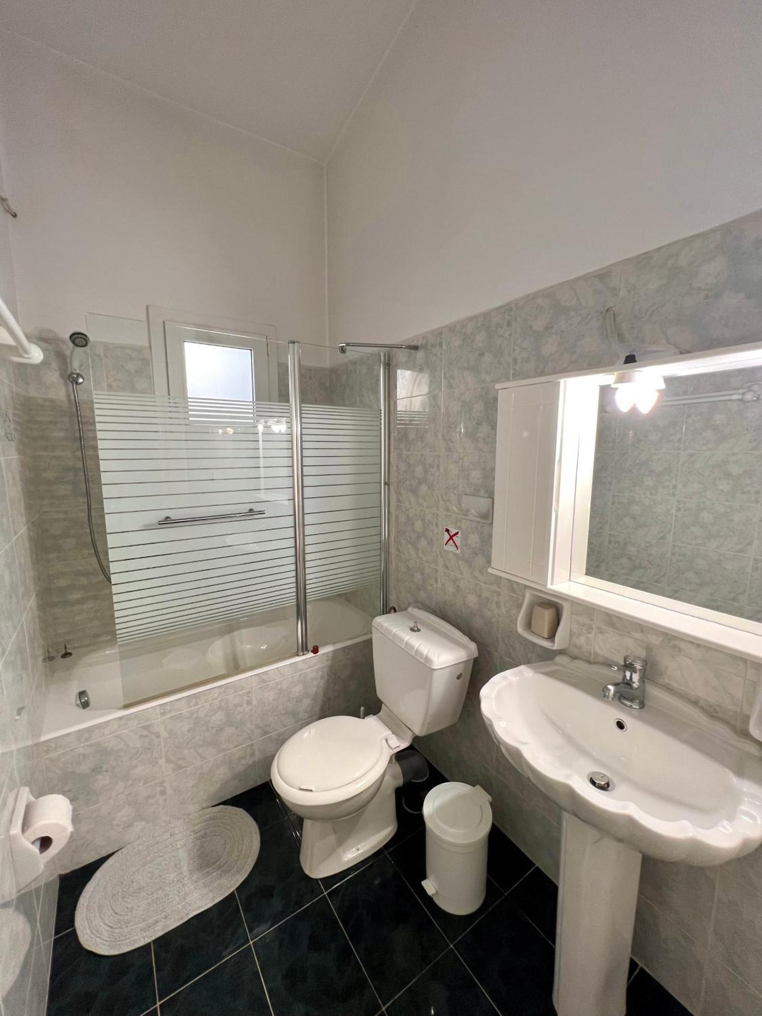 Aronis Spyros Panoramic Seaview Apartments Longos  Room photo