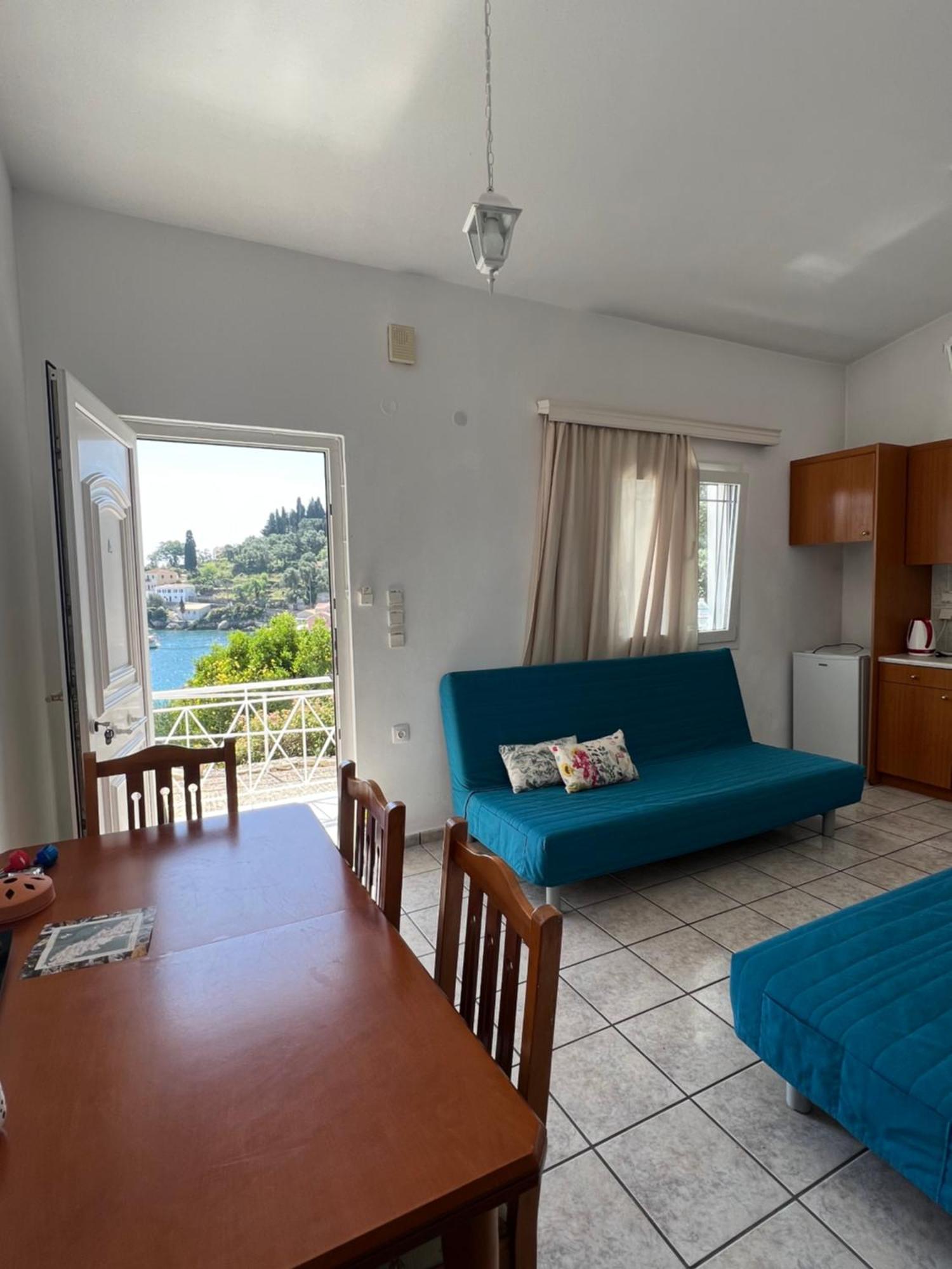 Aronis Spyros Panoramic Seaview Apartments Longos  Room photo
