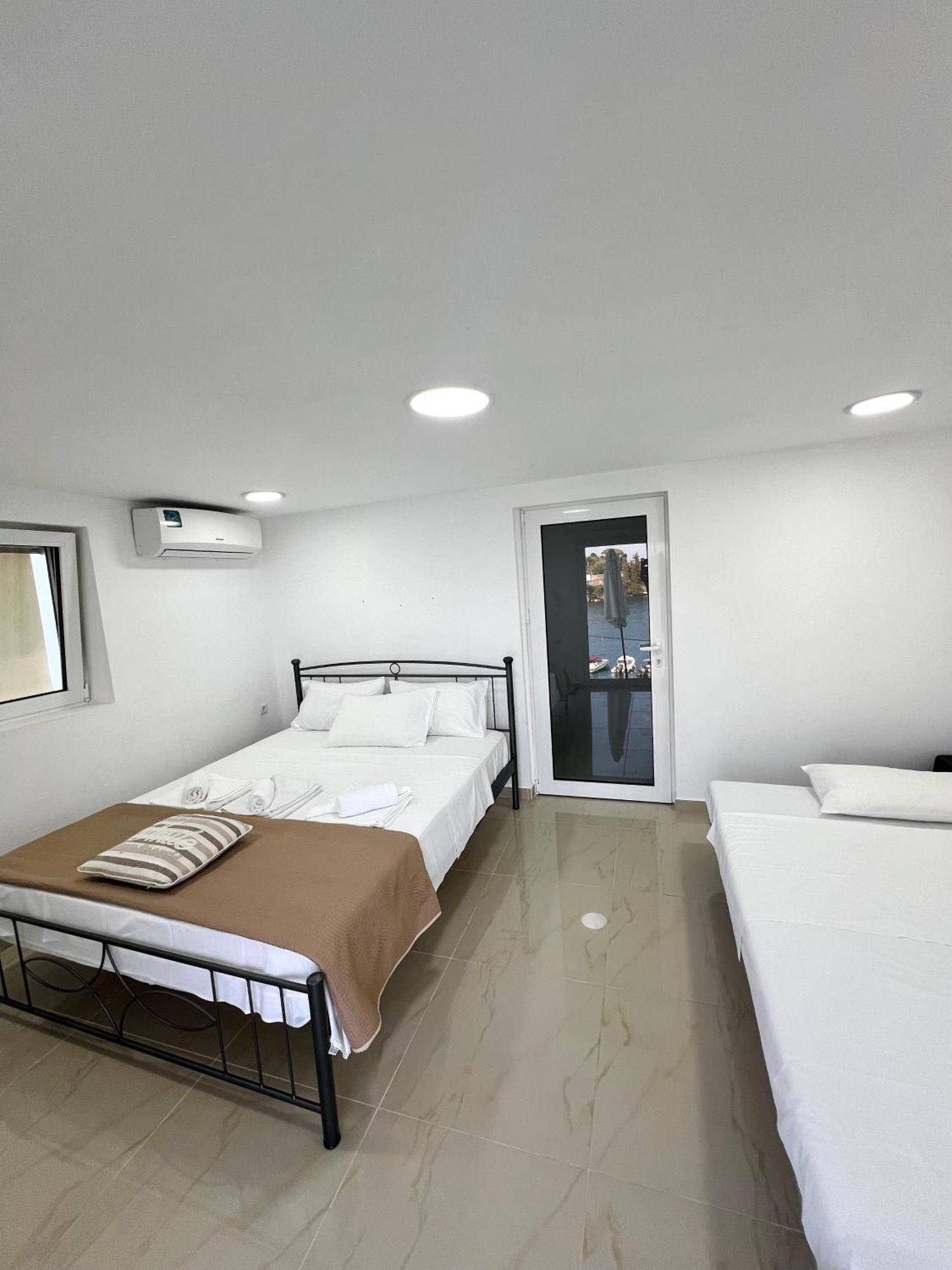 Aronis Spyros Panoramic Seaview Apartments Longos  Room photo